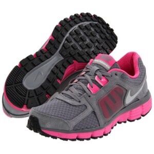 Nike Women's Dual Fusion ST2 Sneakers, Gray/Hot Pink Size 7